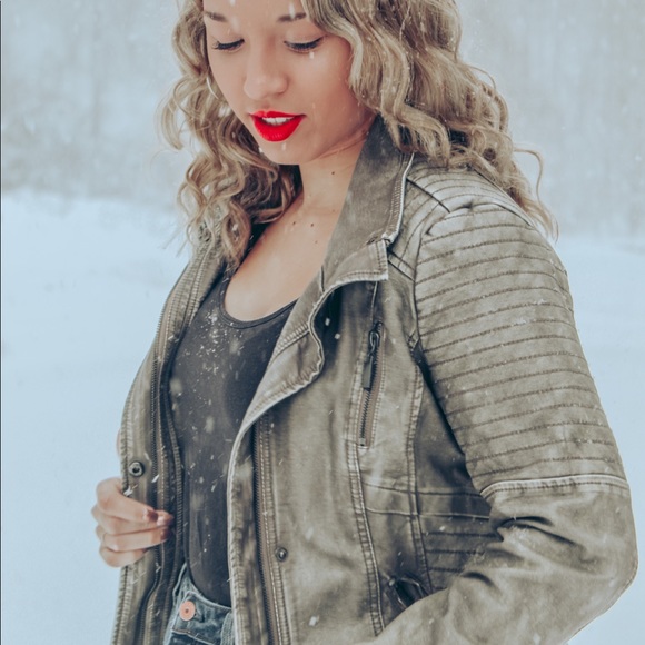 Meet your Seller/Buyer, Haven - Picture 3 of 7